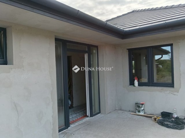 Eladó családi ház, Abonyban 65 M Ft, 2 szobás