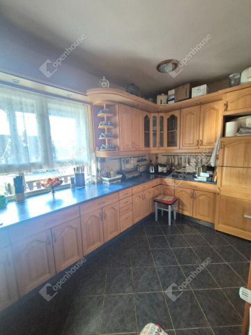 Eladó családi ház, Kisbéren 139.5 M Ft, 4 szobás