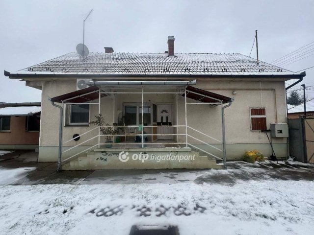 Eladó családi ház, Cegléden 68 M Ft, 3 szobás