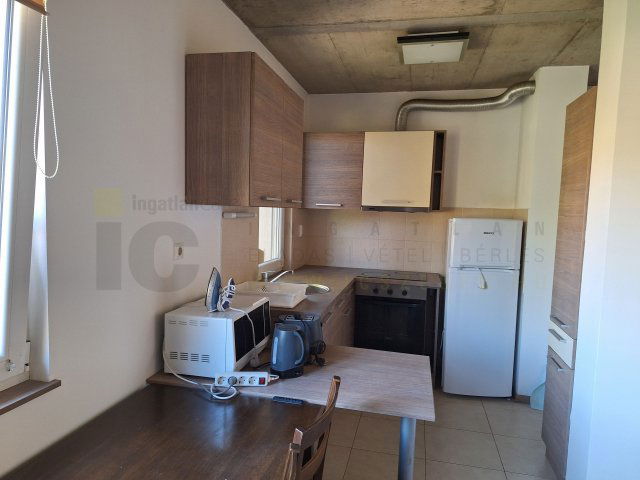 Kiadó téglalakás, albérlet, Szegeden, Sóhordó utcában