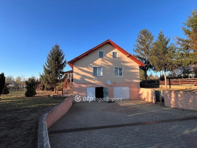 Eladó ikerház, Nyíregyházán 79 M Ft, 6 szobás