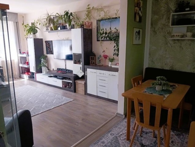 Eladó panellakás, Nyergesújfaluban, Május 1. téren 43.9 M Ft