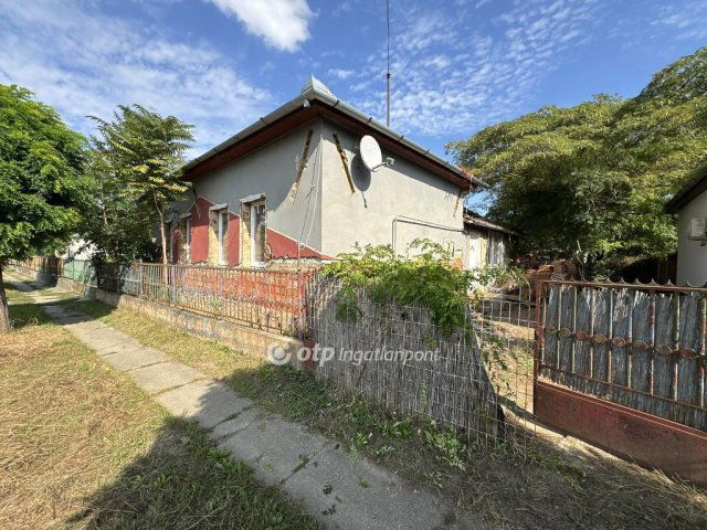 Eladó családi ház, Abádszalókban 45 M Ft, 9+1 szobás