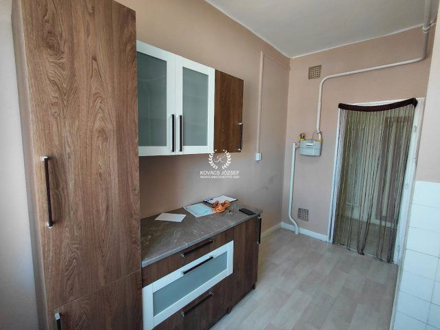 Eladó téglalakás, Ózdon, Lehel Vezér úton 11.5 M Ft, 2 szobás