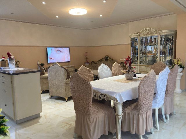 Eladó családi ház, Kiskunhalason 34.99 M Ft, 10 szobás