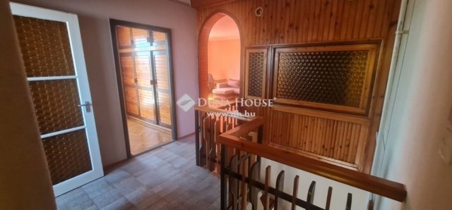 Eladó családi ház, Vecsésen 110 M Ft, 5 szobás