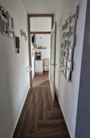 Eladó panellakás, Pécsett 59.9 M Ft, 3 szobás