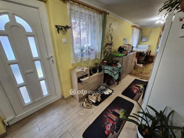 Eladó családi ház, Szentesen 31.9 M Ft, 2 szobás