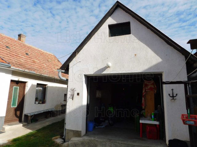 Eladó családi ház, Balatonfüreden 27 M Ft, 7+1 szobás