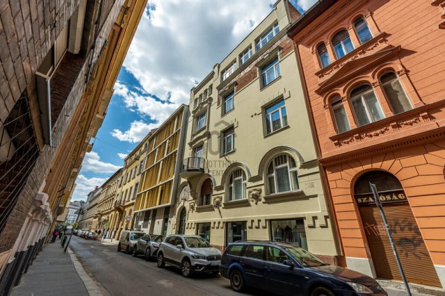 Eladó téglalakás, Budapesten, VI. kerületben 190 M Ft, 5 szobás