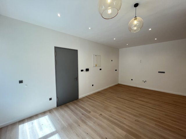 Eladó téglalakás, Siófokon 91.5 M Ft, 2 szobás