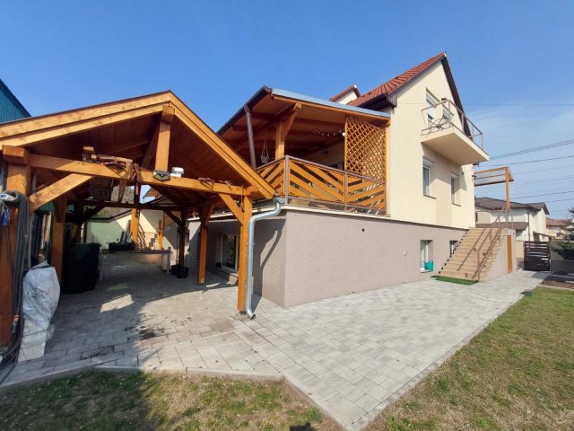 Eladó ikerház, Budapesten, XVIII. kerületben 180 M Ft, 7 szobás