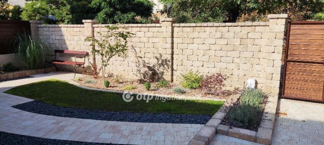 Eladó családi ház, Pápán 119 M Ft, 3+1 szobás