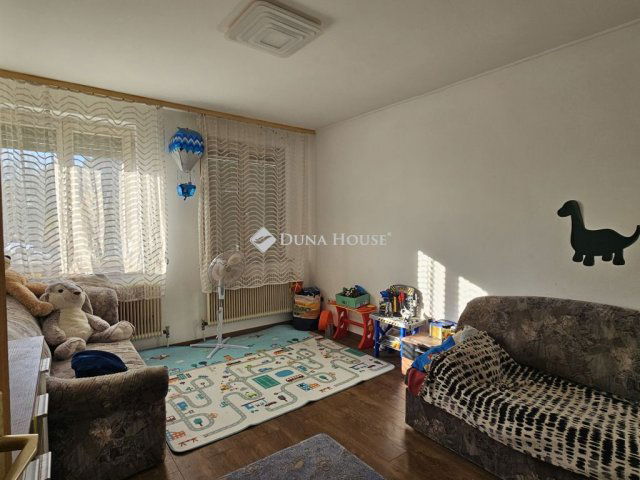 Eladó családi ház, Pécsett 69.9 M Ft, 3 szobás