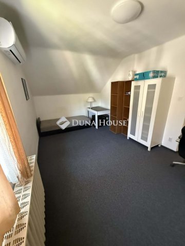Eladó családi ház, Győrött 135 M Ft, 13 szobás