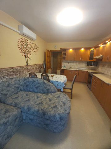 Kiadó panellakás, albérlet, Pécsett 220 E Ft / hó, 3 szobás