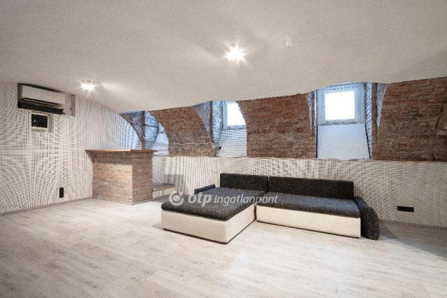 Eladó téglalakás, Budapesten, VI. kerületben 42.9 M Ft, 2 szobás