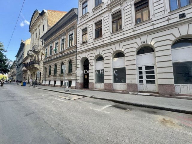 Eladó üzlethelyiség, Budapesten, VI. kerületben 124.99 M Ft