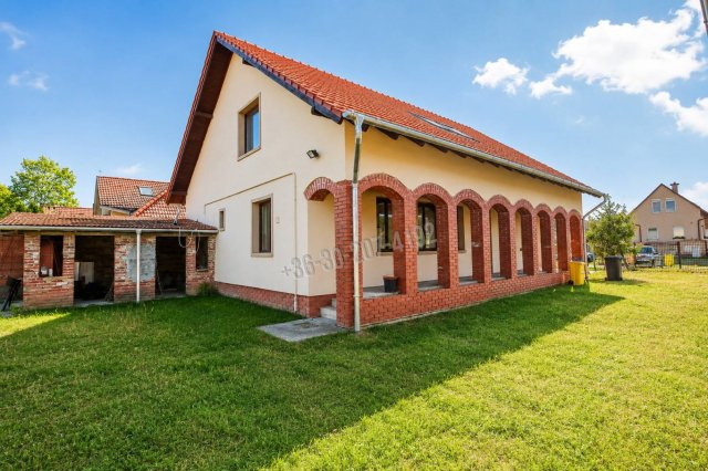 Eladó családi ház, Sándorfalván 110 M Ft, 5 szobás