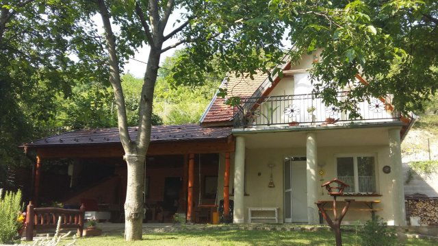 Eladó családi ház, Visegrádon 63 M Ft, 2 szobás