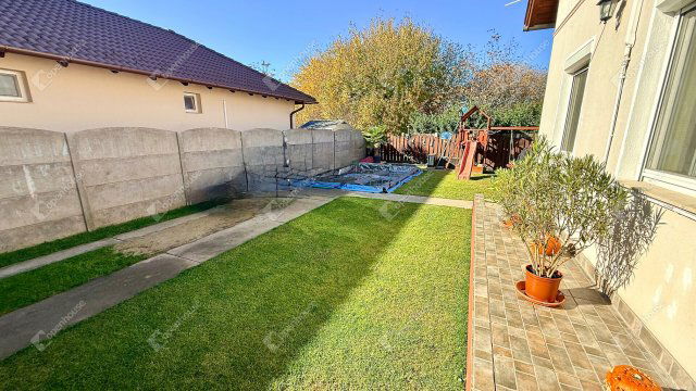 Eladó téglalakás, Üllőn 125 M Ft, 5 szobás