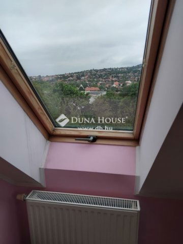 Eladó téglalakás, Pécsett 49 M Ft, 3 szobás