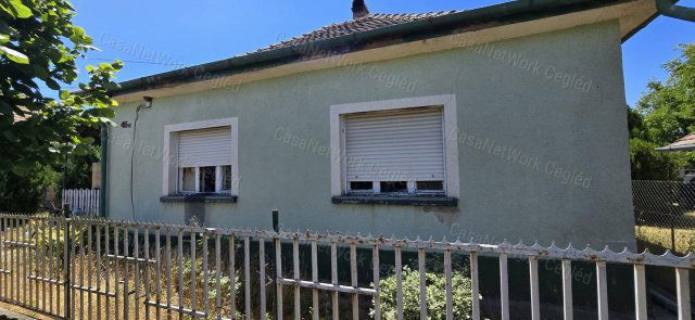 Eladó családi ház, Farmoson 16 M Ft, 2 szobás