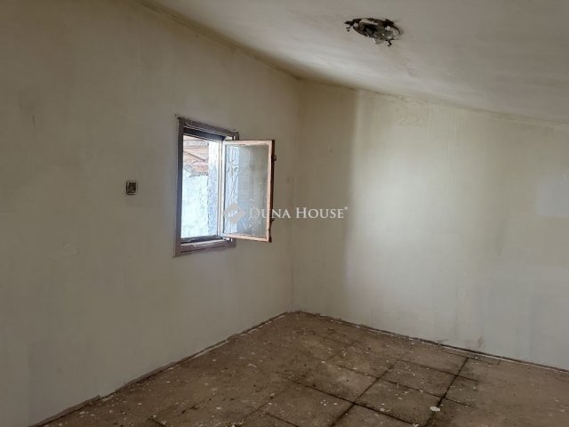 Eladó családi ház, Mogyoródon 18 M Ft, 4 szobás