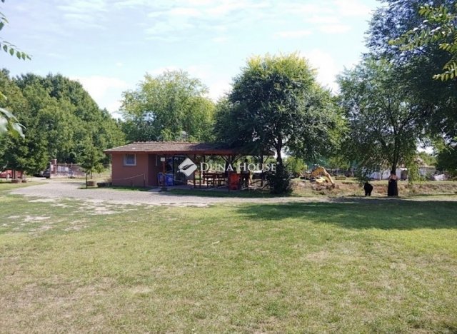 Eladó nyaraló, Tóalmáson 16 M Ft, 2 szobás