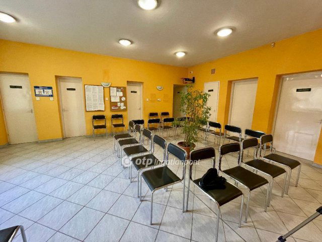 Eladó családi ház, Szigetszentmiklóson 180 M Ft, 8 szobás