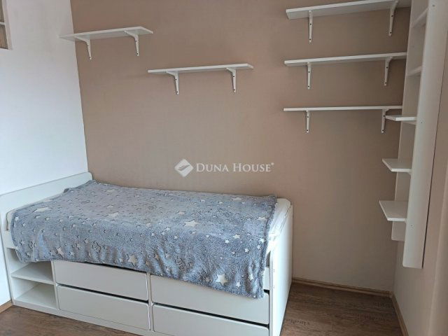 Eladó téglalakás, Vácon 72.5 M Ft, 3 szobás