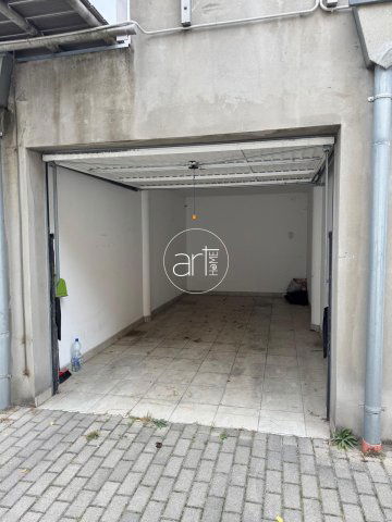 Eladó garázs, Szegeden, Mérey utcában 12.5 M Ft