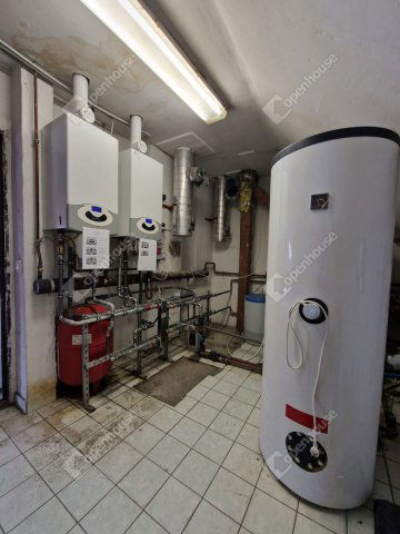 Eladó hotel, Komáromban 762 M Ft, 28 szobás