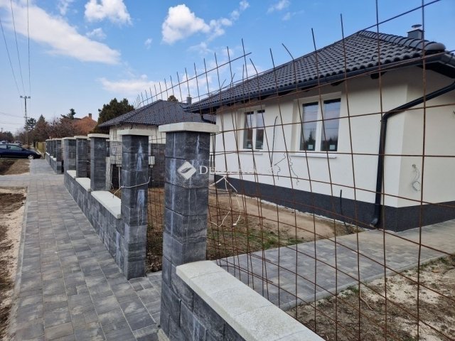 Eladó ikerház, Üllőn 115 M Ft, 4 szobás / költözzbe.hu