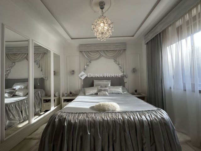 Eladó családi ház, Kecskeméten 224.9 M Ft, 7 szobás