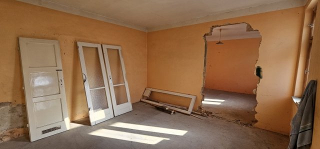 Eladó téglalakás, Pécsett 43.99 M Ft, 5 szobás