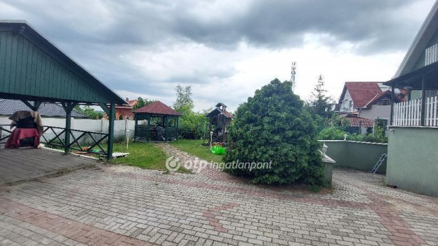 Eladó családi ház, Veresegyházon 119 M Ft, 7 szobás