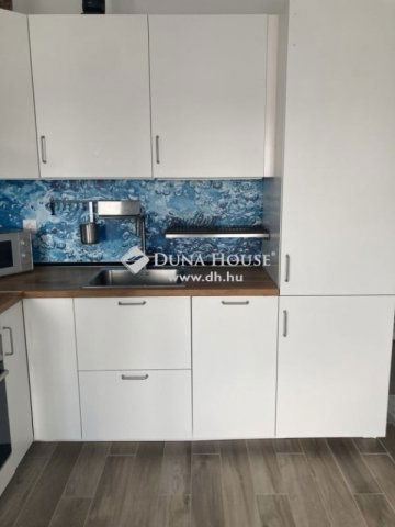 Eladó téglalakás, Pécsett 77.625 M Ft, 3 szobás