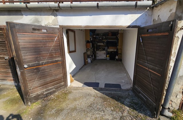 Kiadó garázs, Szegeden, Szent István téren 23 E Ft / hó