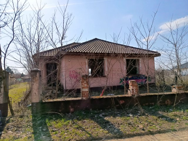 Eladó családi ház, Dánszentmiklóson 43 M Ft, 3 szobás