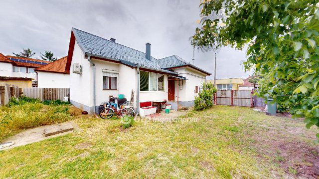 Eladó családi ház, Nyírbátorban 29.8 M Ft, 2+1 szobás