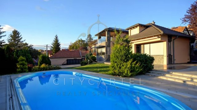 Eladó családi ház, Egerben 489 M Ft, 10 szobás