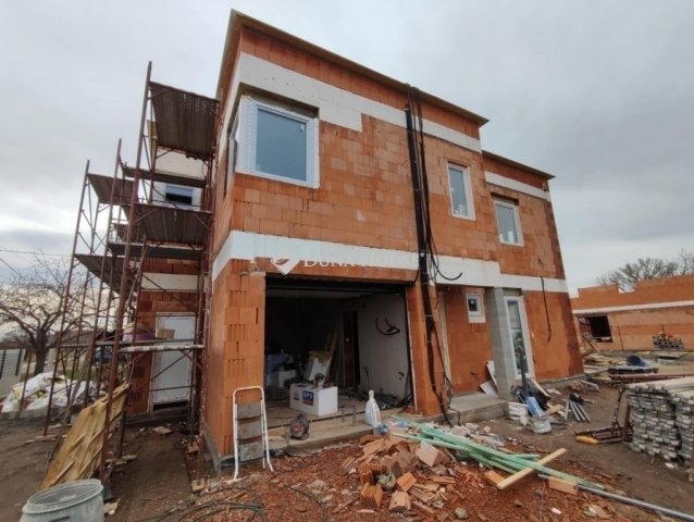 Eladó ikerház, Budapesten, XVIII. kerületben 139.9 M Ft, 5 szobás