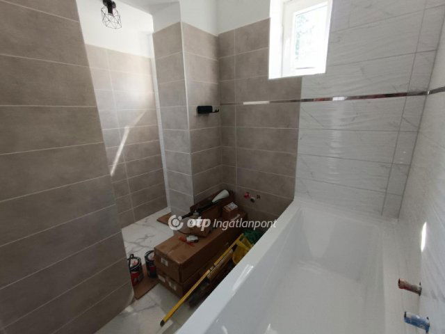 Eladó családi ház, Szigetszentmiklóson 59.9 M Ft, 3 szobás