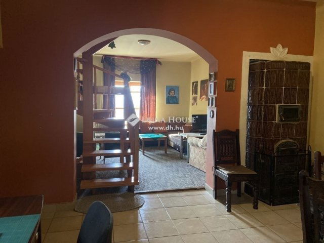 Eladó ikerház, Pécsett 97 M Ft, 5 szobás / költözzbe.hu