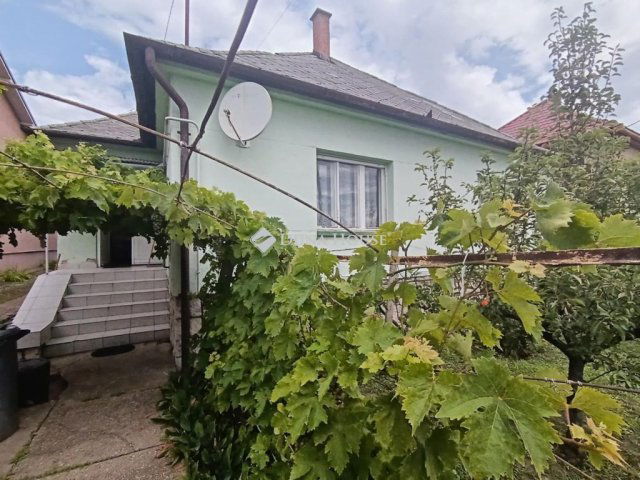 Eladó családi ház, Kisbéren, Komáromi utcában 41.8 M Ft