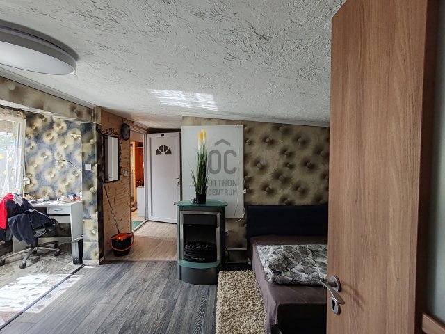 Eladó családi ház, Pázmándfalun 47 M Ft, 2 szobás