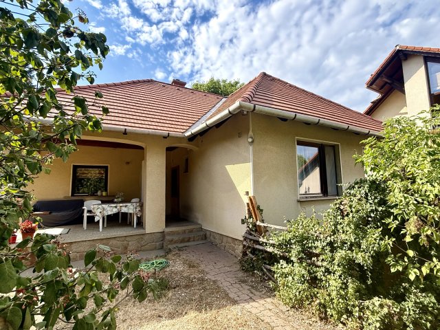 Eladó családi ház, Esztergomban 149.99 M Ft, 5 szobás