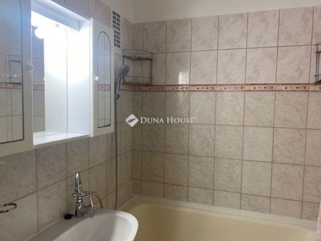 Eladó panellakás, Budapesten, III. kerületben 69.5 M Ft, 2 szobás