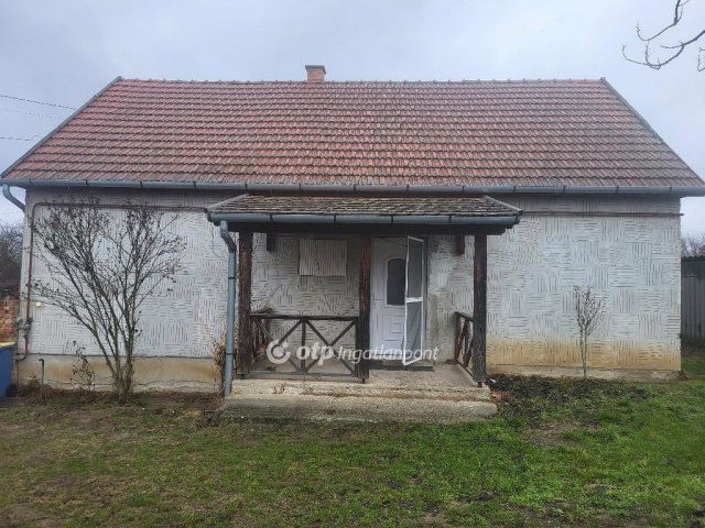 Eladó családi ház, Jászfényszarun 45 M Ft, 1+2 szobás
